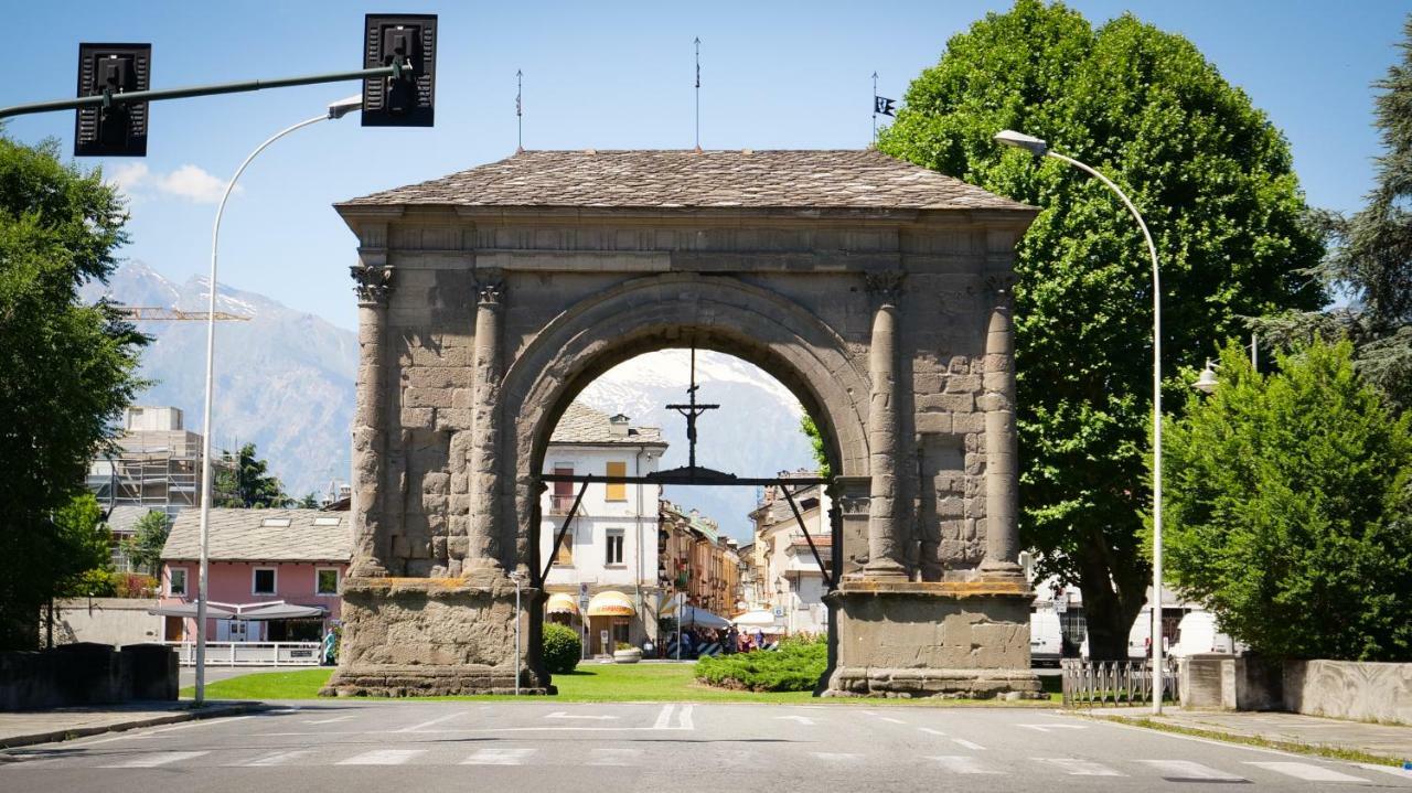 Nuovo Appartamento In Centro Con Posto Auto Incluso Aosta Exterior foto